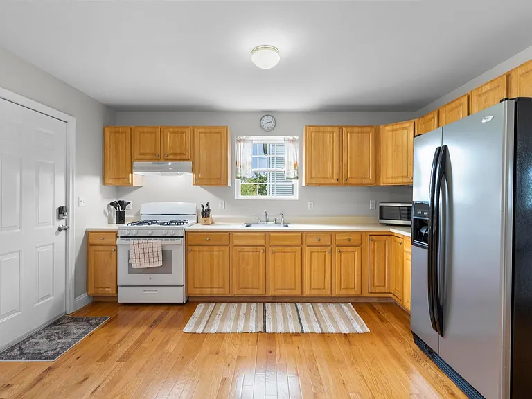 342 Front St #2 — Photo 46