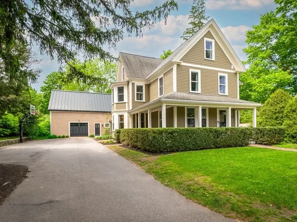142 Asbury St, South Hamilton, MA 01982