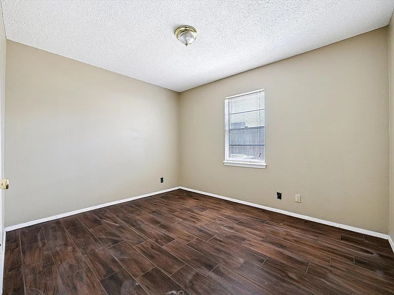 908 Kirschner Pl #B — Photo 8