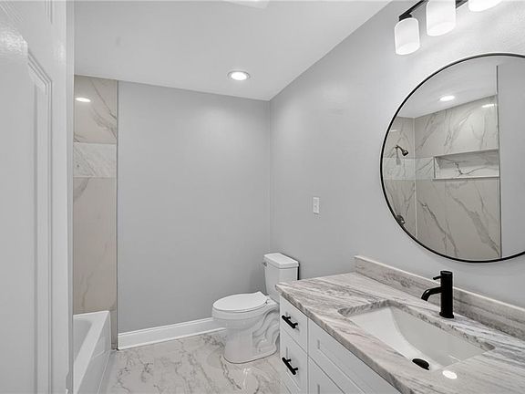 4th image of 3860 N Deerwood Dr