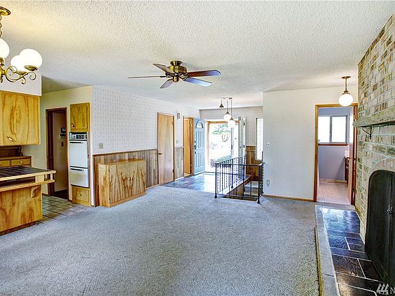 4th image of 8414 171st Ave E