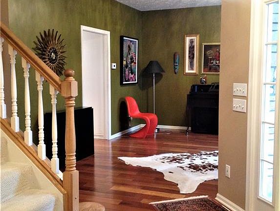 4th image of 21391 Edgecliff Dr
