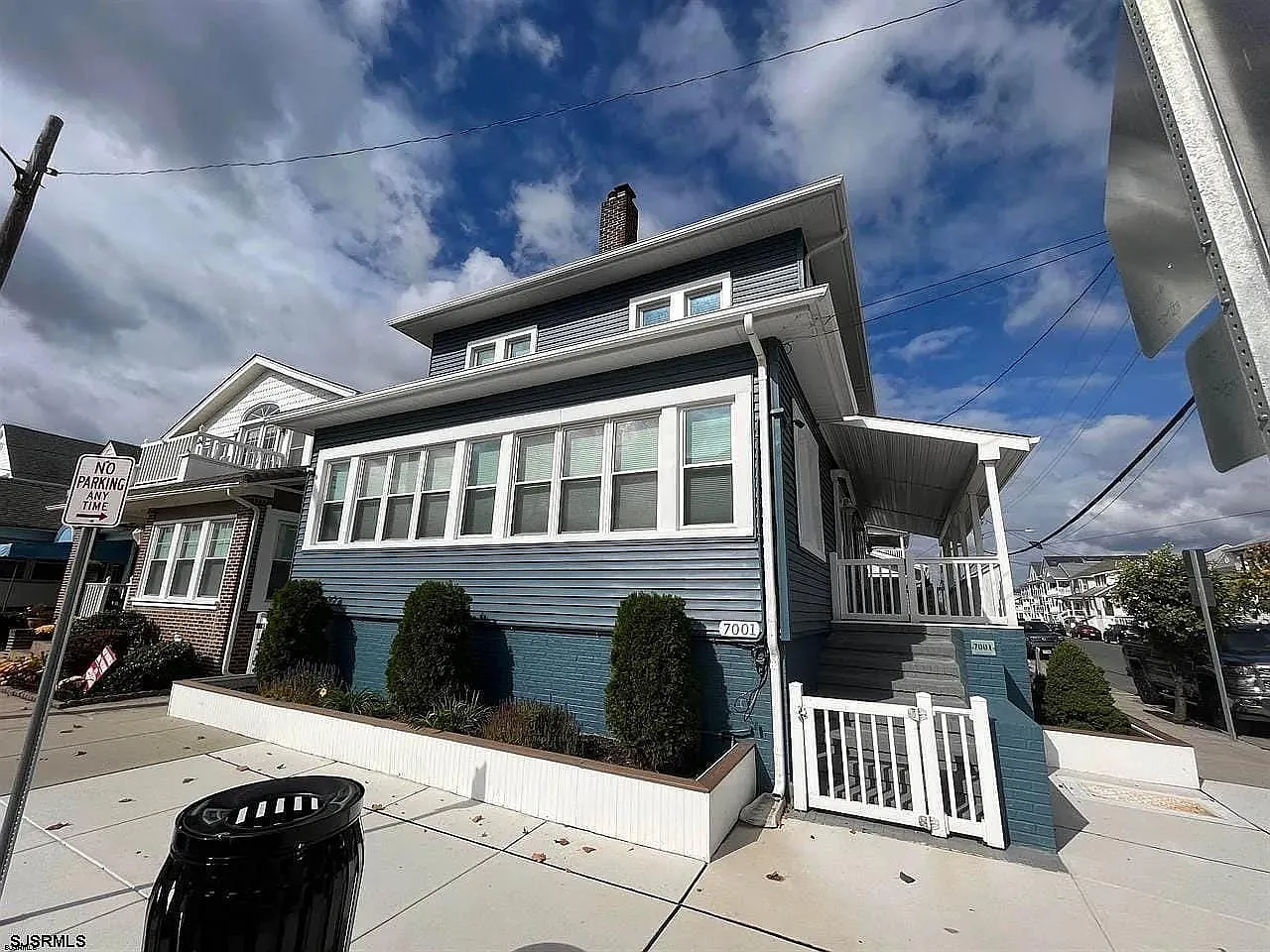 2 bed, 1.0 bath, $1,900 — Photo 2