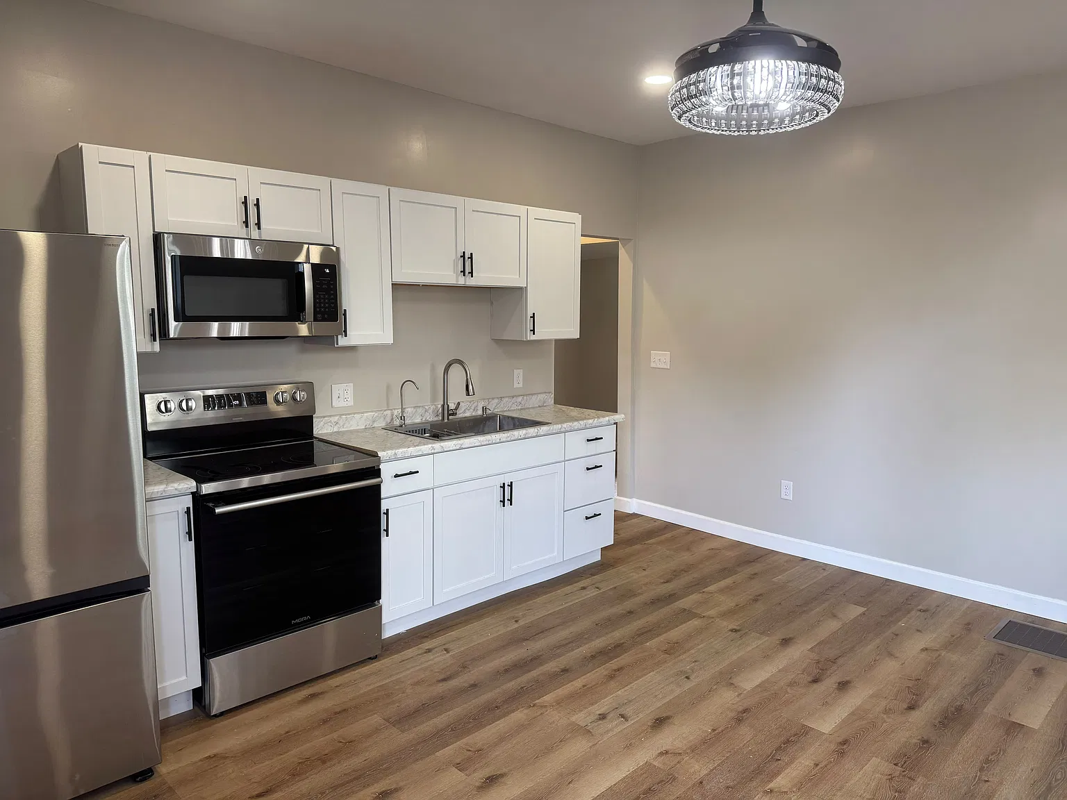 2209 Noble St — Photo 2