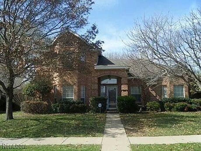 1st image of 906 Blackstone Dr
