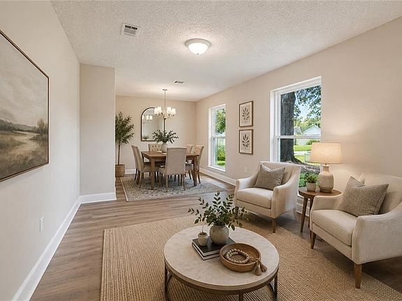 3rd image of 107 W Queens Dr