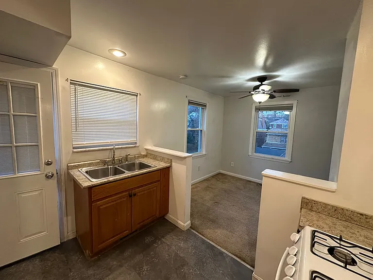3013 Glendale Ave — Photo 6
