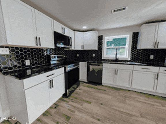 3rd image of 7716 Alki Ln