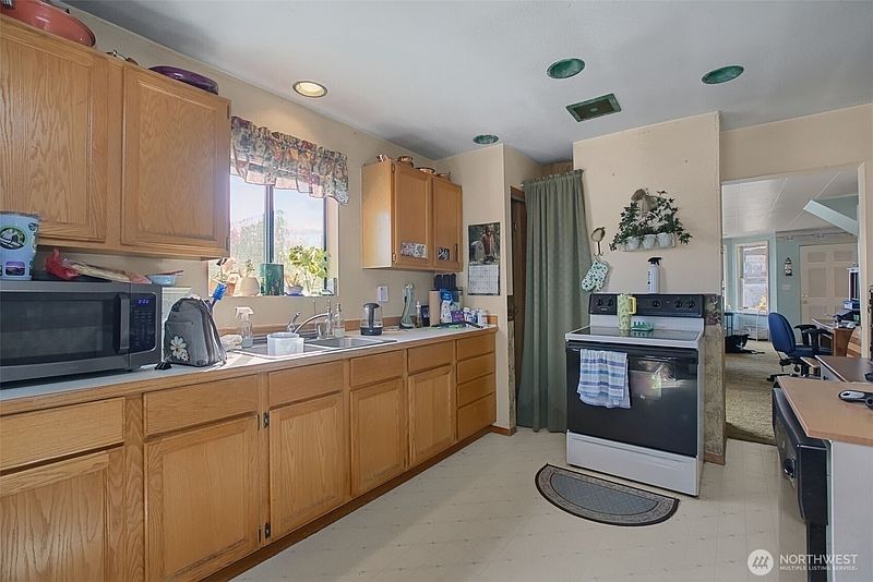 4th image of 1621 E 32nd Street