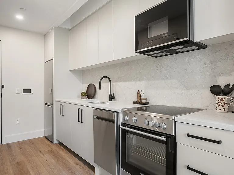 65 Dupont St #802 — Photo 2