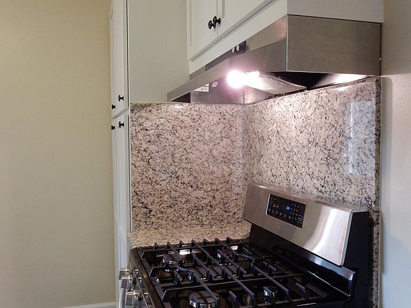 REMODELED KITCHEN W/ GAS RANGE & GRANITE SURROUND