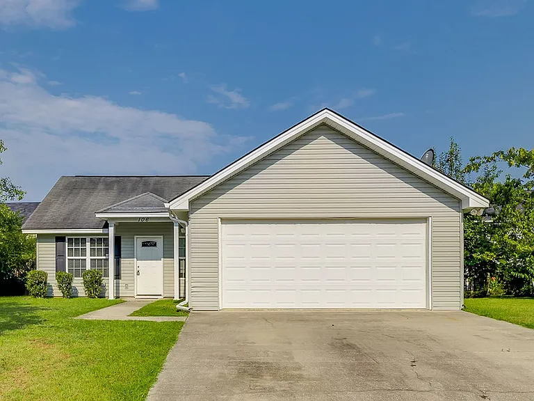 106 Mustang Dr — Photo 1