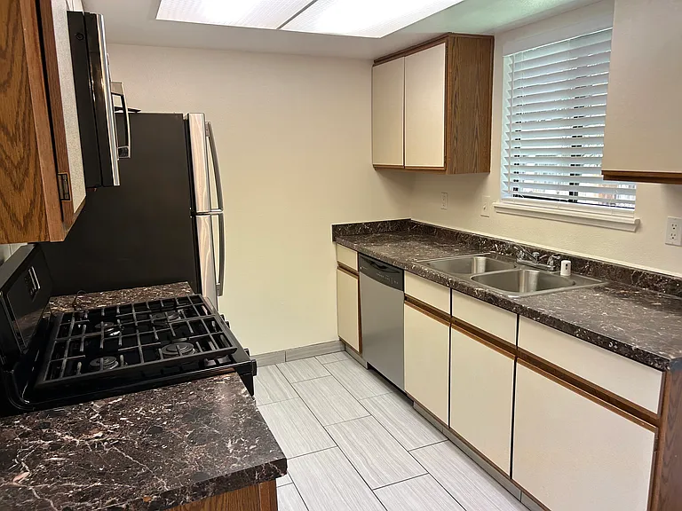 724 N Florence St #D — Photo 8
