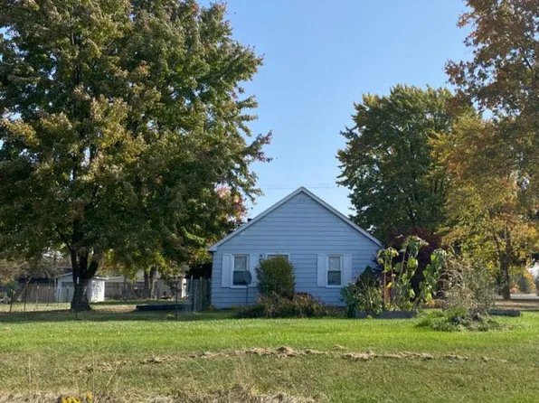 825 Wadhams Rd, Saint Clair, MI 48079