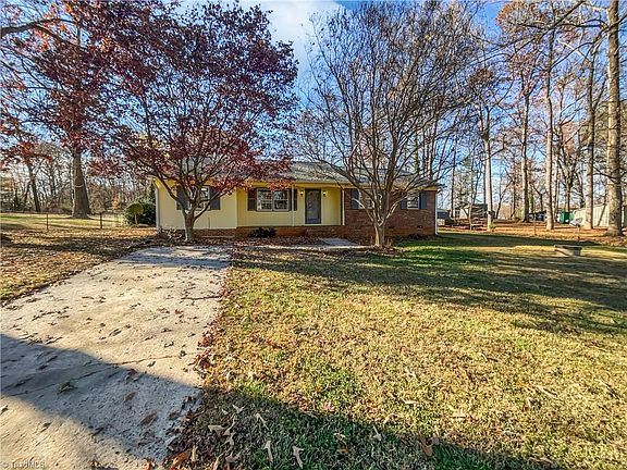 3rd image of 5506 Wood Leaf Dr