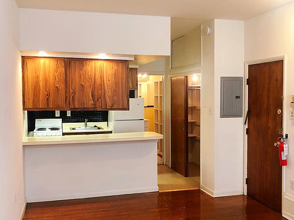 3rd image of 1115 Spruce St APT 1A
