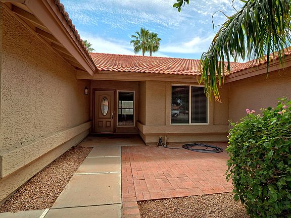 4th image of 827 N Arroya Cir