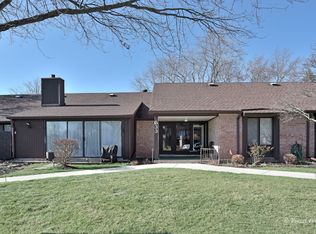 633 Cress Creek Ln APT 2, Crystal Lake, IL 60014