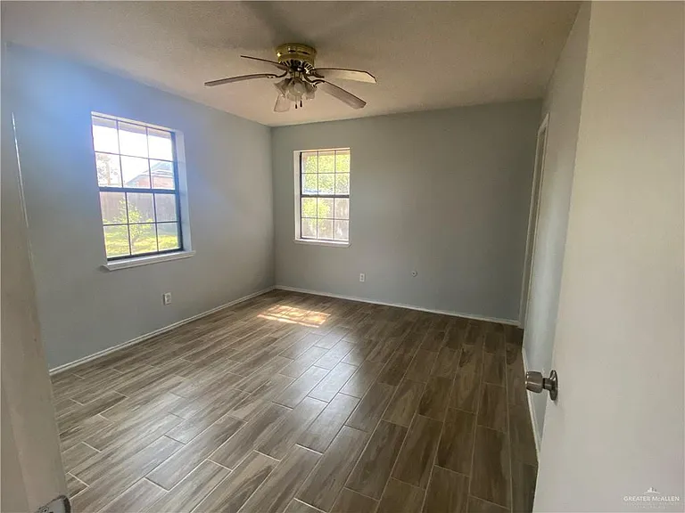 2203 E Coma Ave — Photo 18