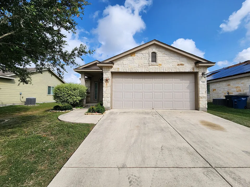 789 Great Oaks Dr
