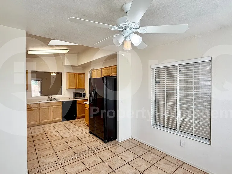 2239 E Morrow Dr — Photo 3