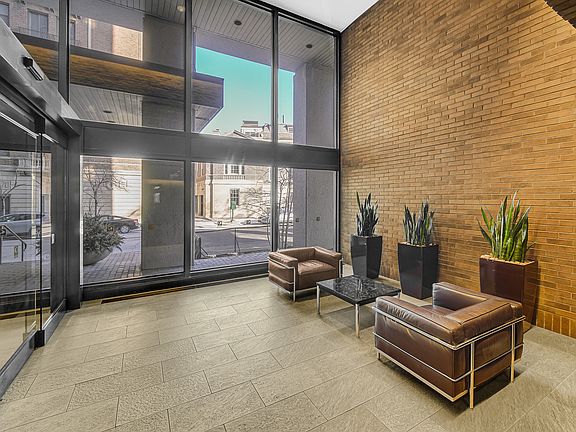 5th image of 2650 N Lakeview Ave APT 1004