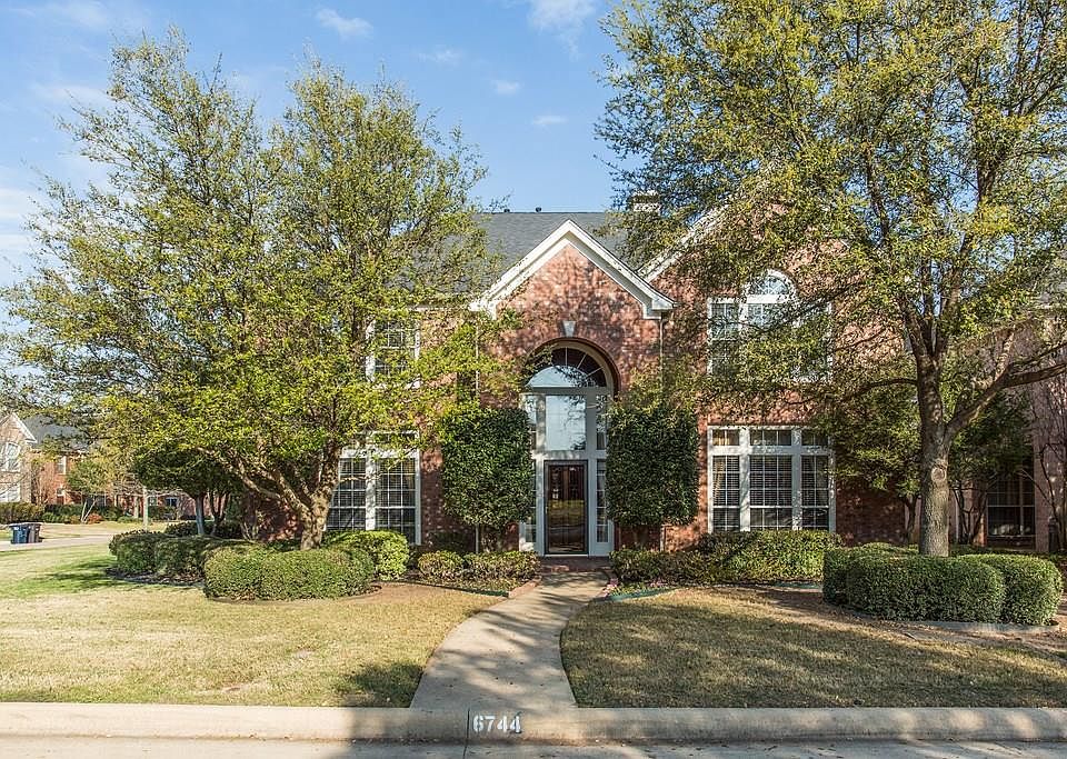 1st image of 6744 Canyon Crest Dr