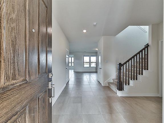 3rd image of 25334 Squire Knoll St