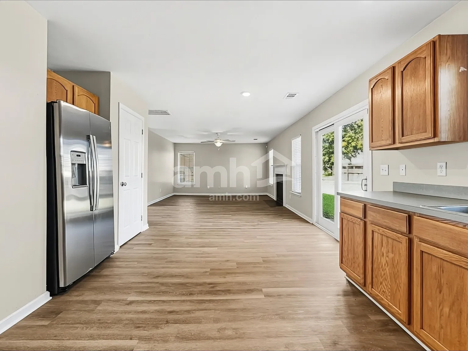 4 bed, 2.5 bath, 2086 sqft, $2,465 — Photo 3