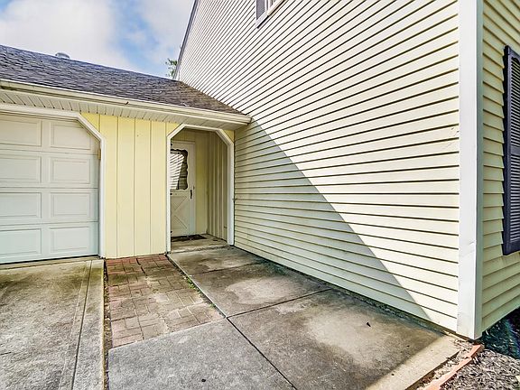 4th image of 2918 Rockwood Dr