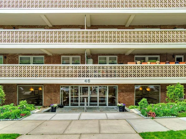 45 Hill Park Avenue #2F, Great Neck, NY 11021