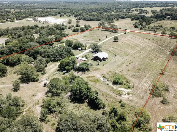 1286 County Road 404, Flatonia, TX 78941