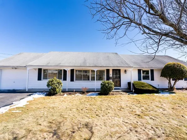 1 Theresa Rd, Stoneham, MA 02180
