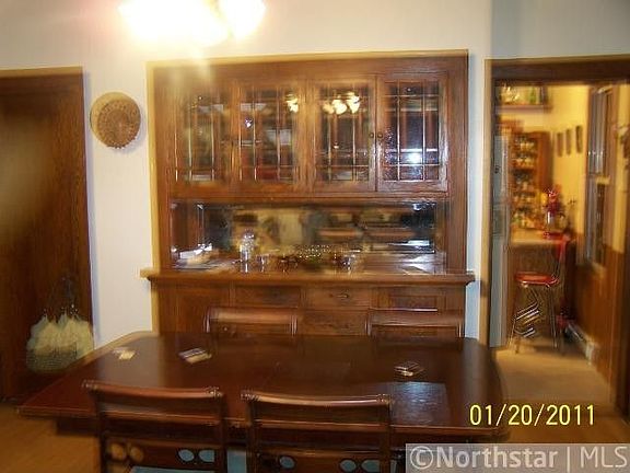 5th image of 903 Hyacinth Ave E