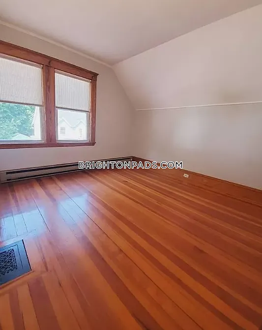 2 bed, 999 sqft, $2,400 — Photo 2