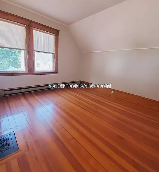 18 Upcrest Rd #3 — Photo 2