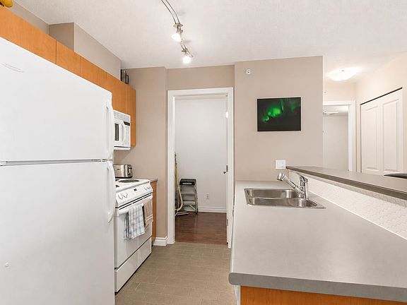 5th image of 1295 Richards St #407