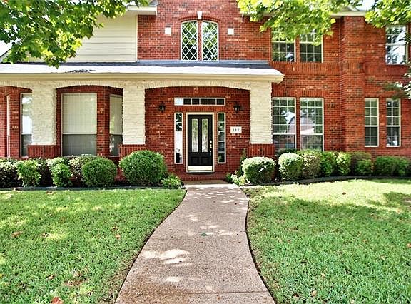2nd image of 152 Oxford Dr