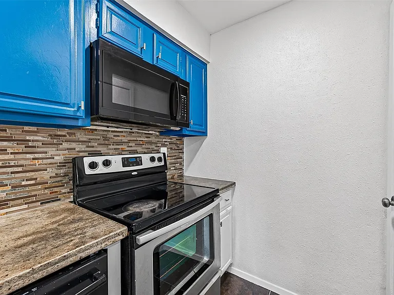 7932 Grow Ln — Photo 10