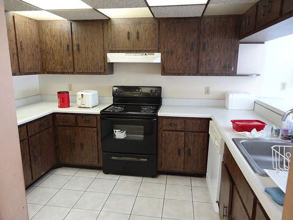 Kitchen, new stove