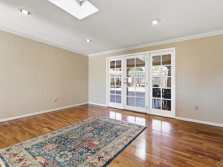 1032 Iris Ave — Photo 10