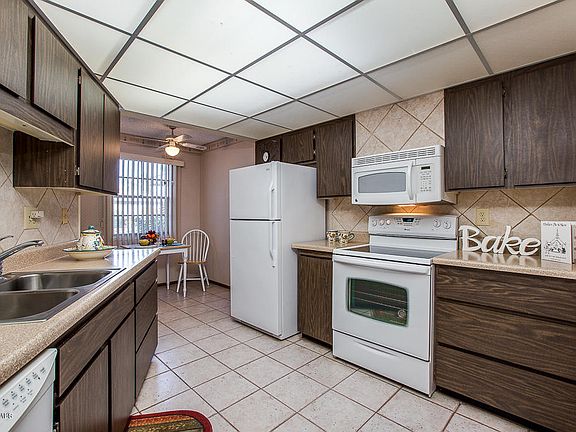 3rd image of 10568 W Palmeras Dr