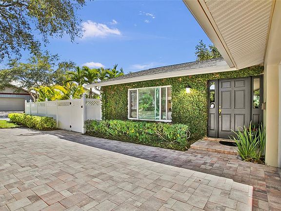 2nd image of 323 Roebling Rd N