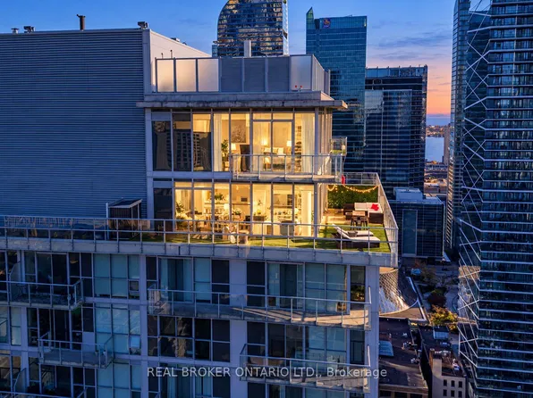 126 Simcoe St Unit Penthouse 02, Toronto, ON M5H 4E6