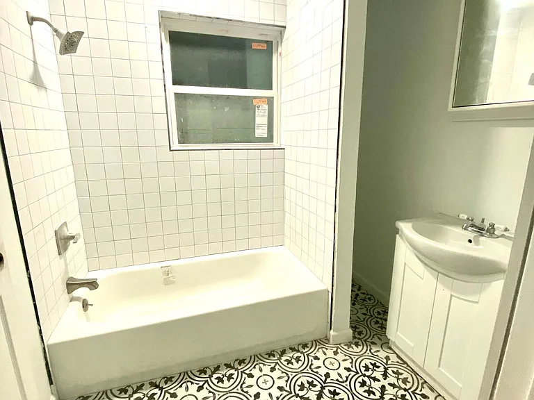 1411 NE Euclid St — Photo 2