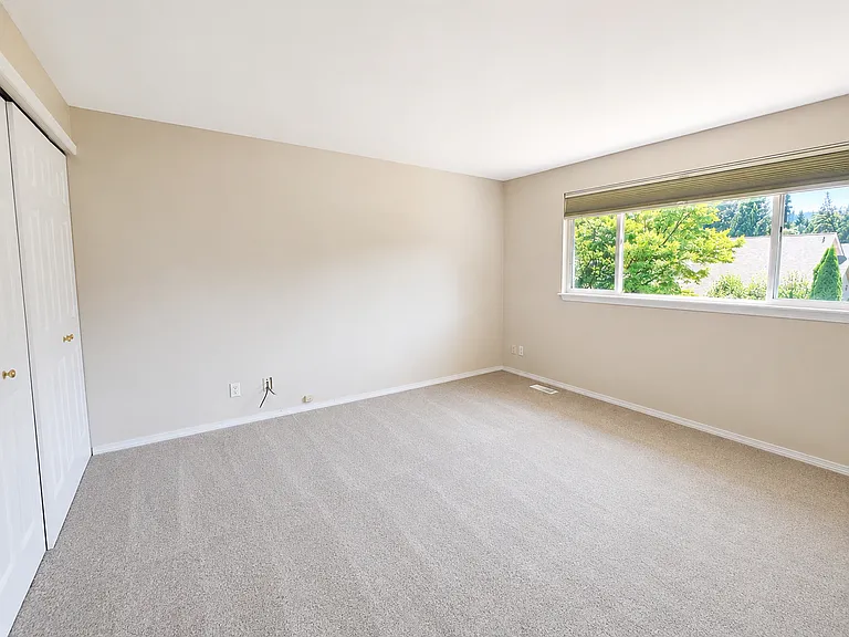18905 SE 44th Way — Photo 18