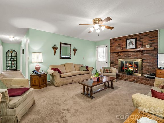 5th image of 209 Holly Hills Dr