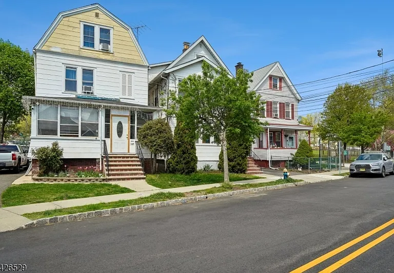 133 Franklin Ave — Photo 17