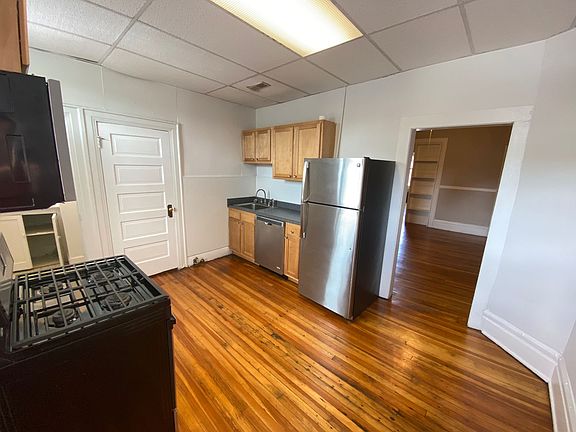 3rd image of 1430 Neil Ave #9