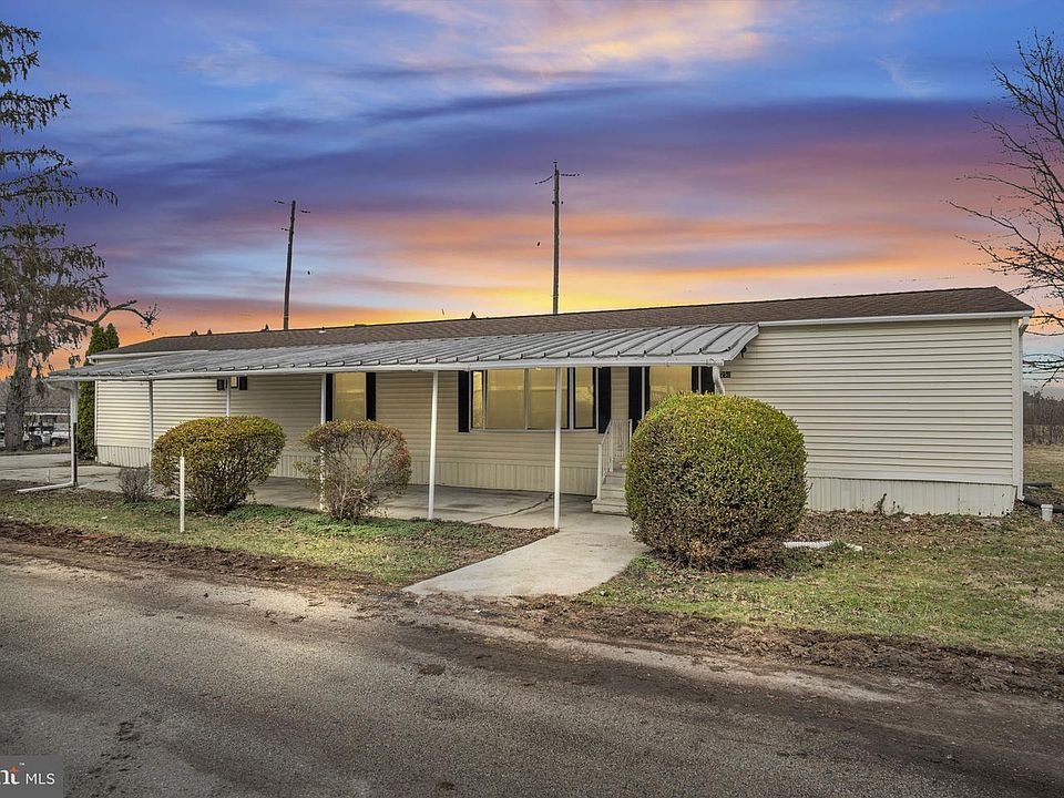 1st image of 250 Pine Dr